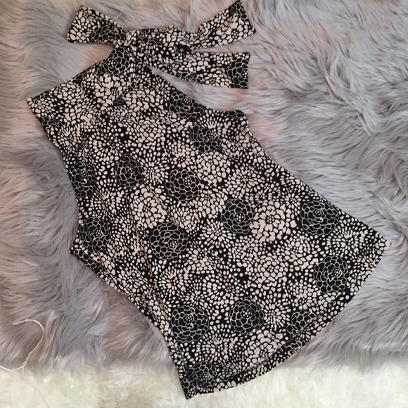 White House Black Market Tops - White House black market sleeveless top -M